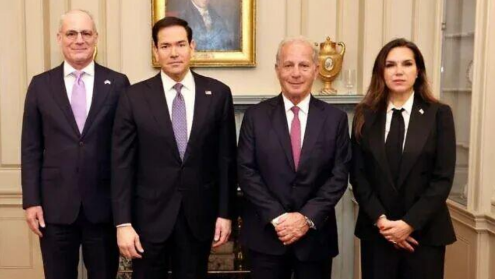 从左至右：以色列驻美大使耶希尔&middot;莱特、美国国务卿马可&middot;卢比奥、美驻黎巴嫩大使米歇尔&middot;伊萨、黎巴嫩驻美大使娜达&middot;哈马德&middot;穆阿瓦德。